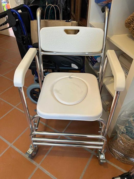 Cadeira sanitária alumínio mobilidade reduzida