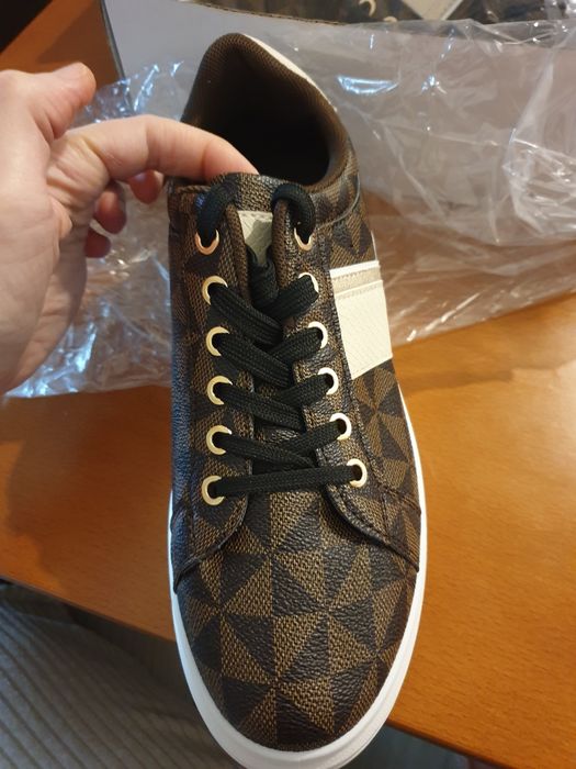 Ténis novos 40 castanho