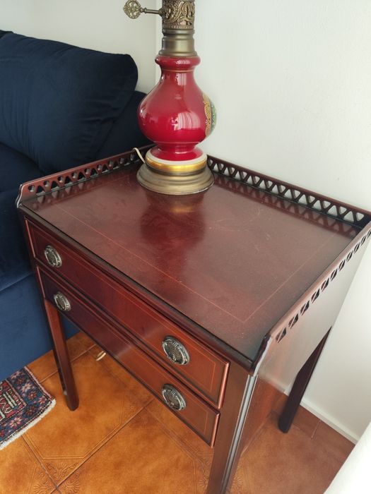 Mesa de apoio/ mesa de cabeceira