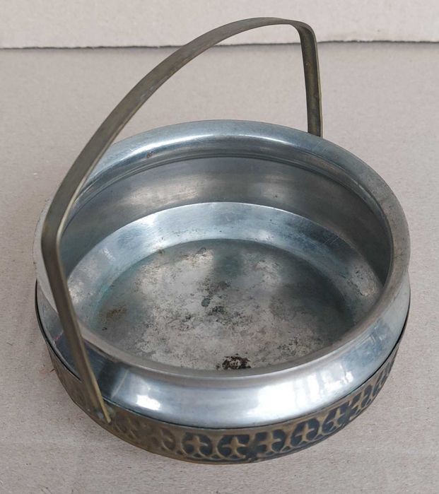 Ваза конфетница ссср нержавейка+латунь.
Редкая. Коллекционирование