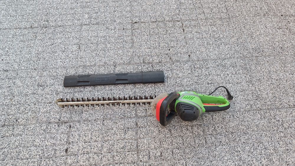 Aparador Sebes Eletrico - FLORA BEST FHT 600 D3