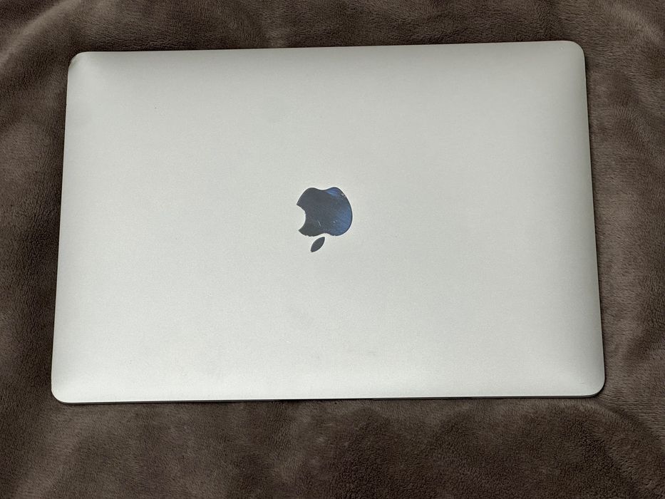 MacBook Air 13 M1 8/256 A2337