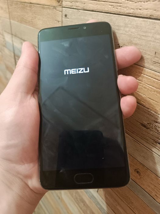 Meizu note 5 3/32gb silver  состояние на фото экран в идеале без выгорания нюансов батарея держит отлично комплект чехол