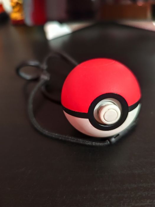 Poké ball Plus da Nintendo para jogos Pokémon