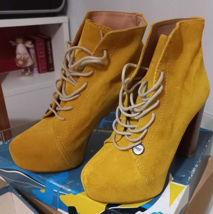 Botins Camurça Amarela PROF 36
