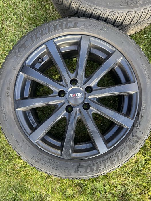 Колеса Volkswagen Зимні 205/50 R17 , диски Platin  та шини Michelin .