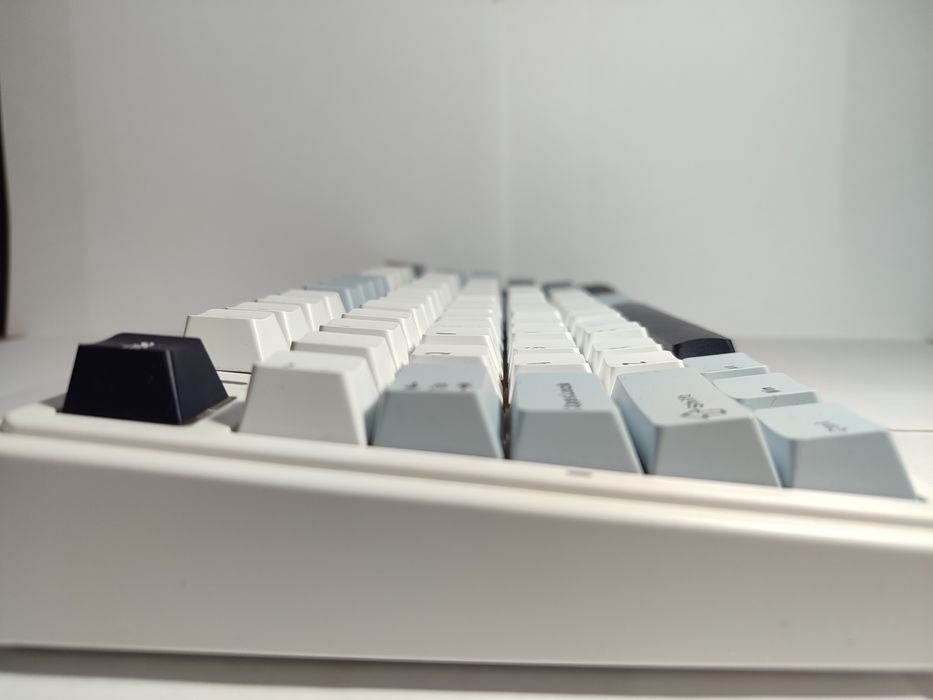 Клавіатура AULA F75 з двома видами підключення