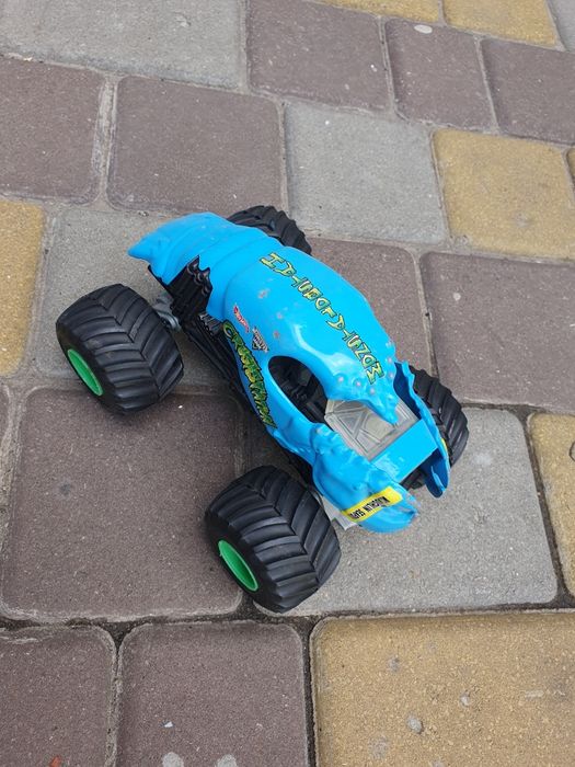 Машинки Hot wheels monster truck