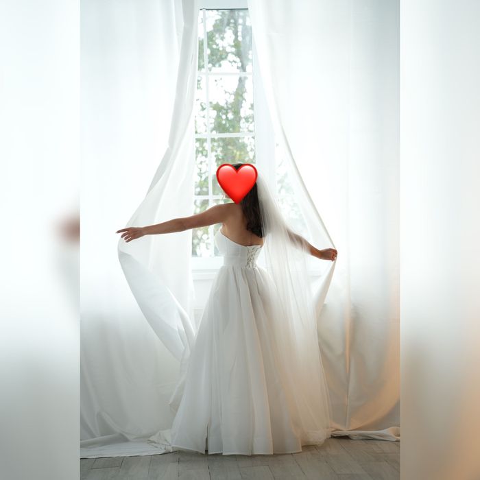 Весільна сукня пишна