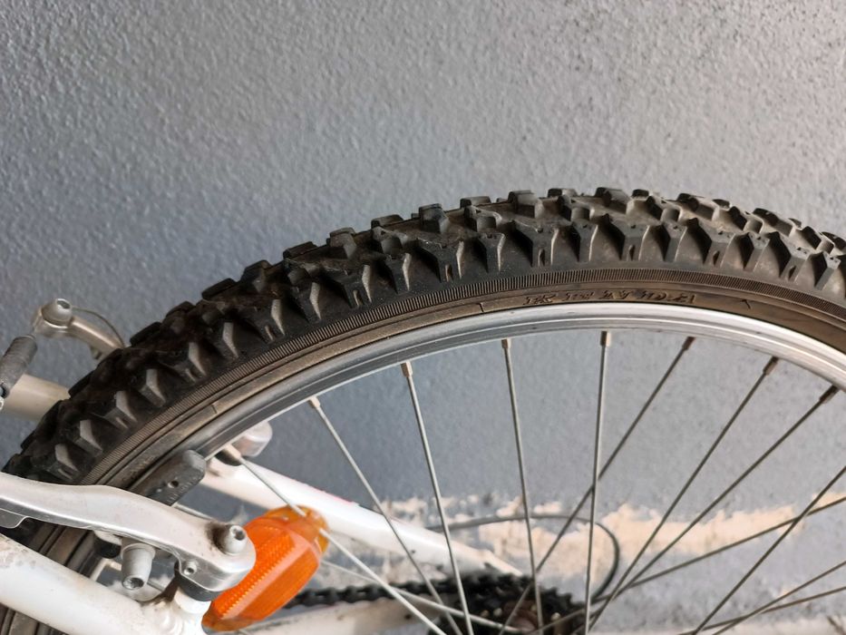 Bicicleta BTT Branca