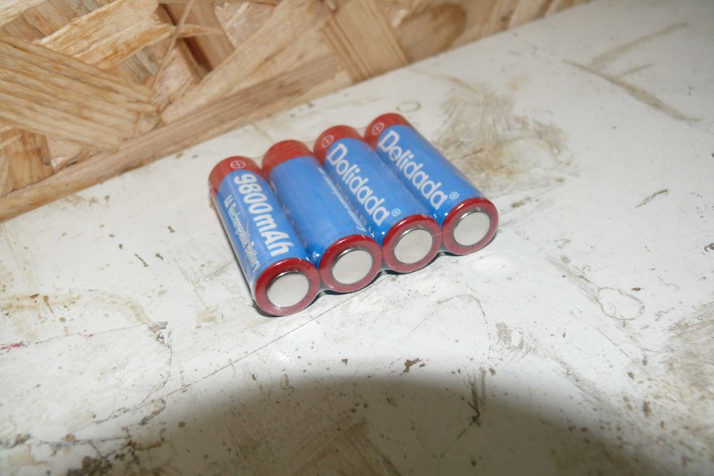 Conjunto de 4 pilhas alcalinas recarregáveis.