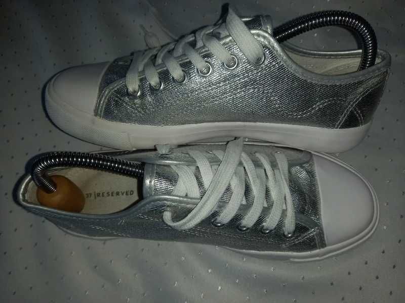 Reserved srebrne metaliczne trampki 37