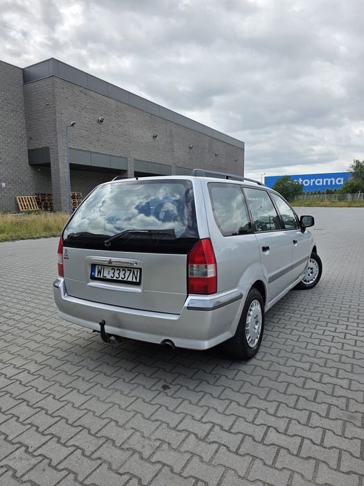 Mitsubishi Space Wagon 2004 photo 2