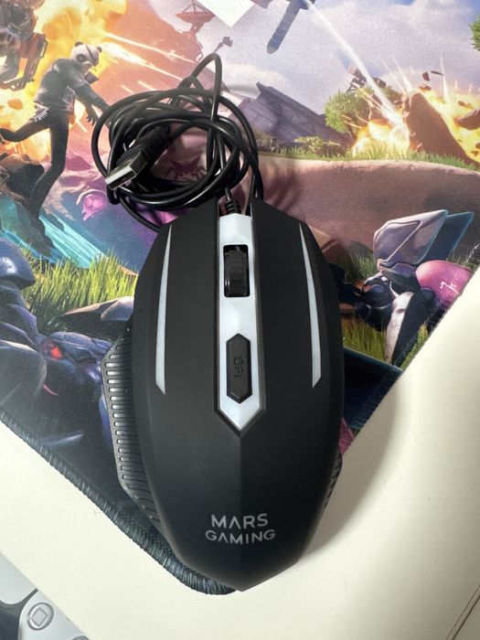 2 Teclados com luzes + rato (gaming)