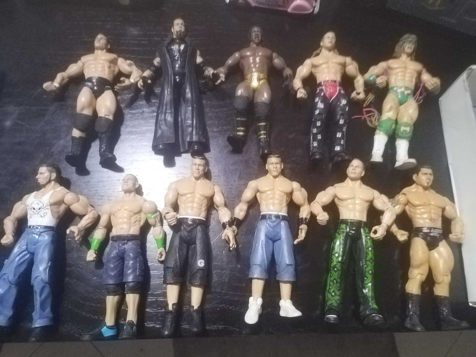 Figuras Wrestling e Power Rangers antigas Avioes e motas