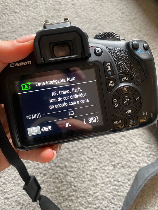 Canon EOS 2000D – Excelente Estado + Acessórios