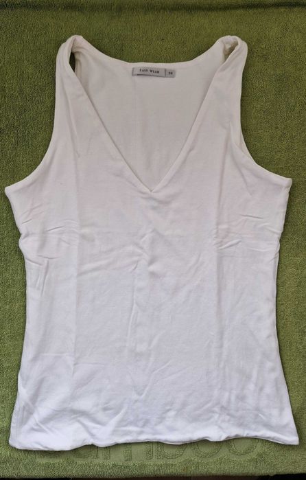 T-shirt de cor branca, marca Easy Wear, tamanho 38