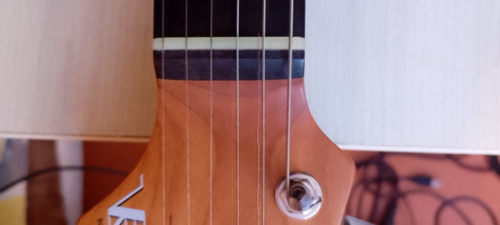 Електрогітара Donner dst-700 gold