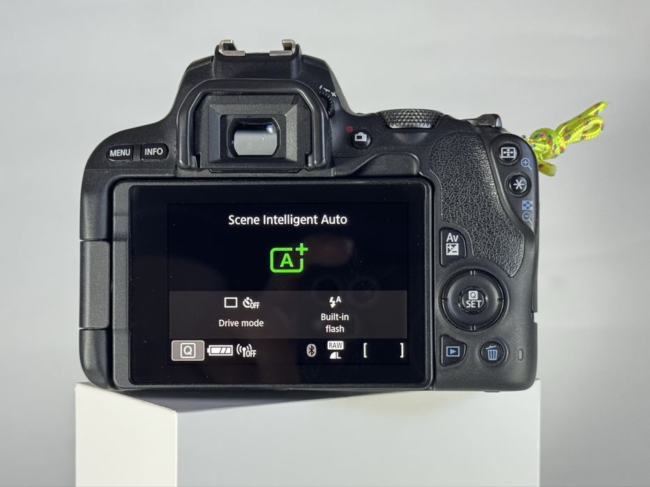 Canon EOS 200D +18-55 STM  | super stan