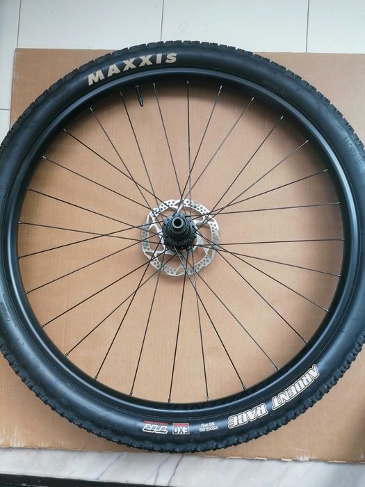 Rodas Bontrager TR 29"x25 center lock cubo shimano MS 12V com pneus.
