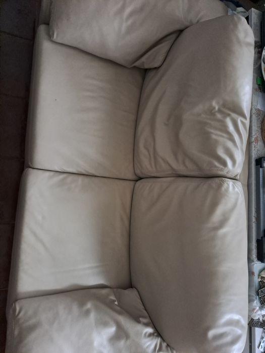 Sofá em couro muito confortável