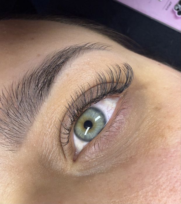 przedłużanie rzęs