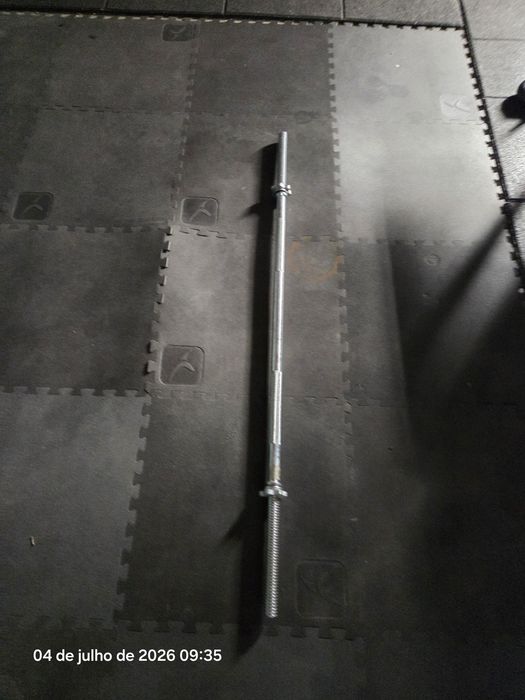 Barra de Musculação Maciça 1.50m (Diâmetro 30mm) + Molas