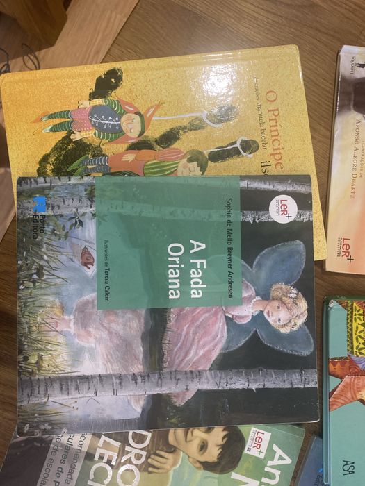 Livros de historias escolares