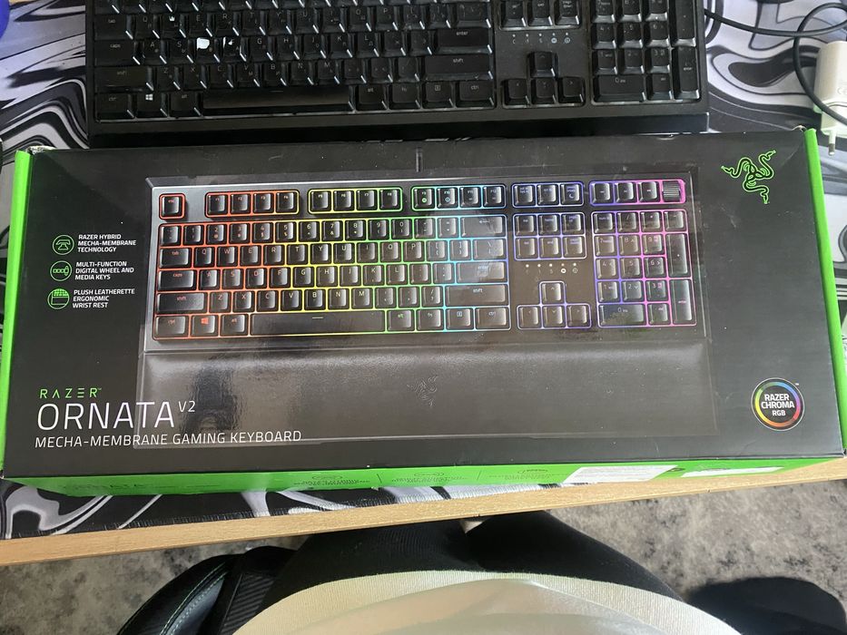 Продам клавіатуру Razer ORNATA v2