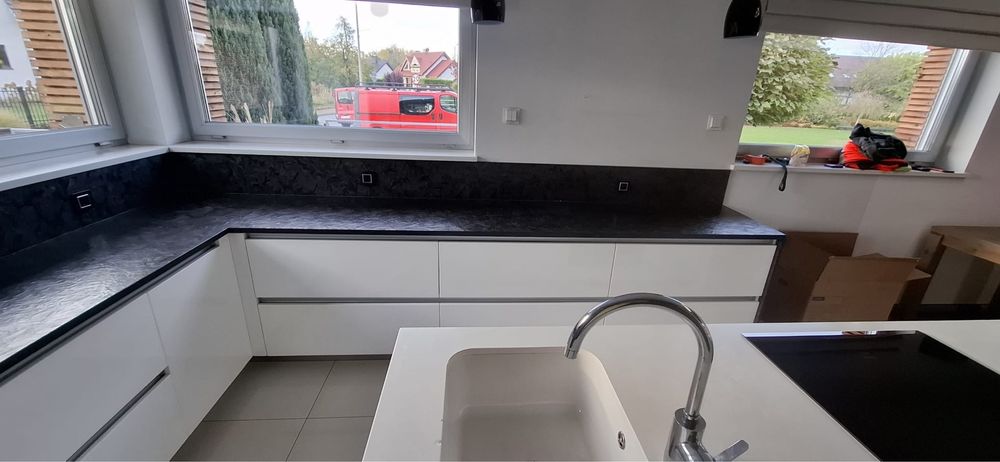 Białe meble kuchenne