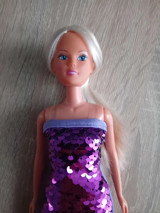 Laleczka Barbie fioletowa