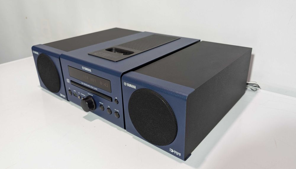 Музичний центр Yamaha MCR-040,має 50 Вт\USB\Mp3\WMA\CD\FM\6-16 Ом\