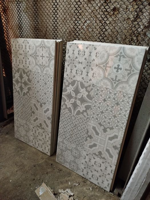 Плитка керамическая.