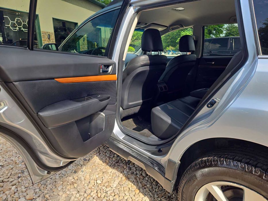Subaru Outback 2.5i Limited      2013