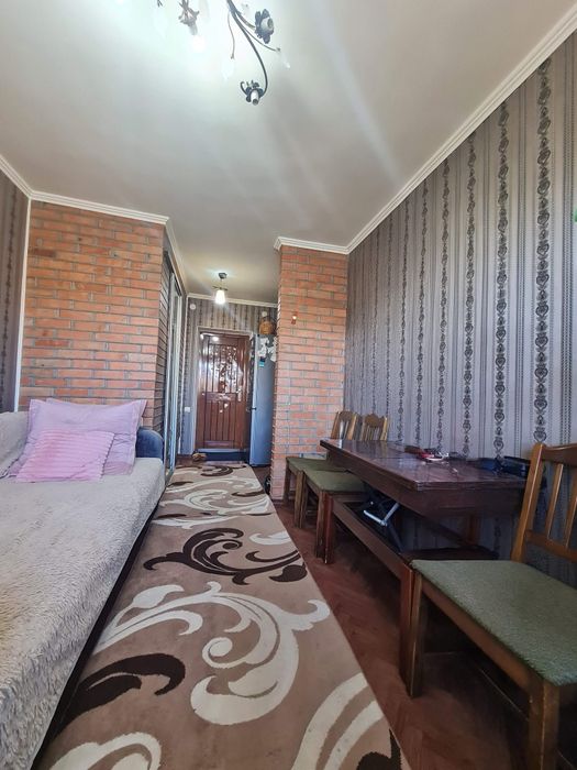 Срочно! Продаю 1 комнатную  квартиру в комуналке  3 Слободская