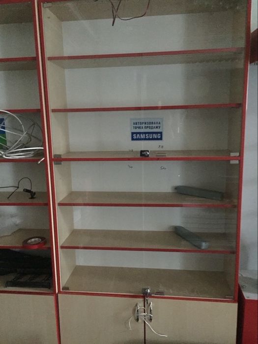 Офісні меблі( шкаф , стіл , стілець)