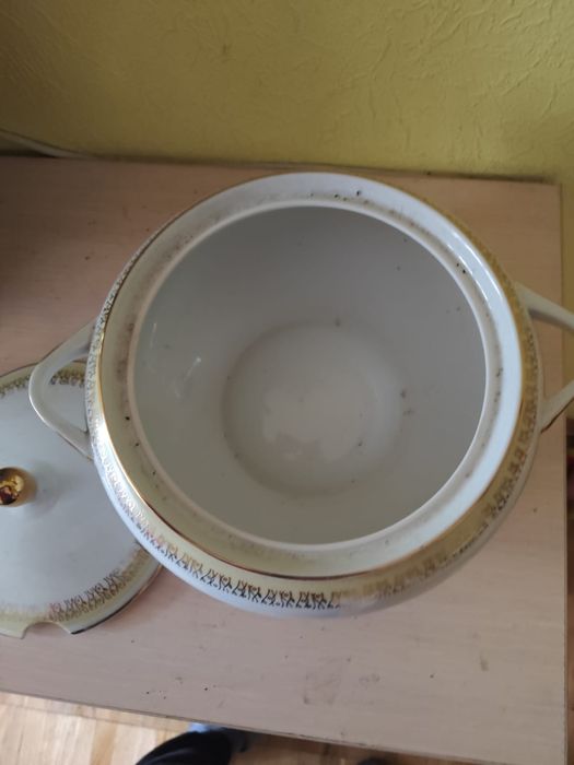 Супниця з кришкою