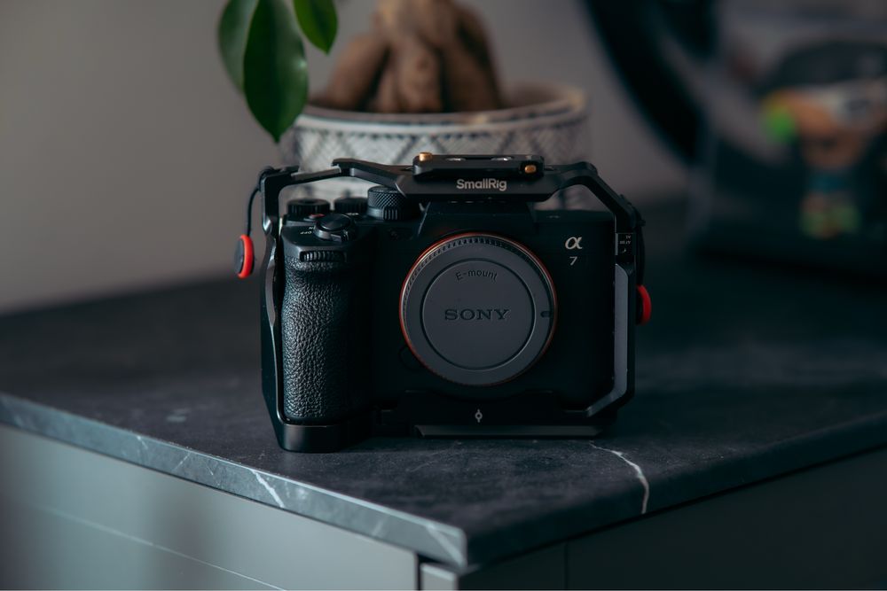 Sony a7IV + cage smallrig