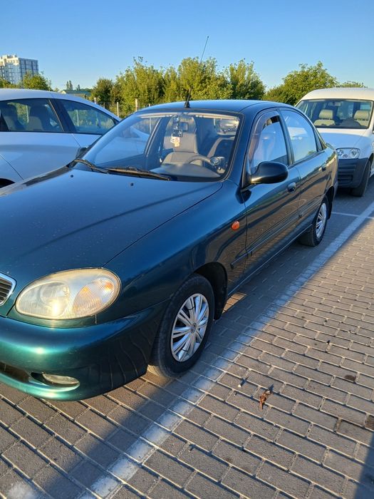 Автомобіль Деу Сенс
