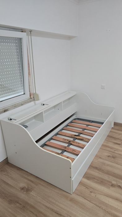 Cama  de criança com o extrato