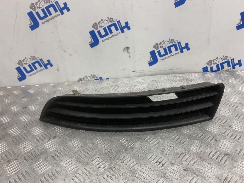 Решетка  бампера левая 3C08536659B9 для Volkswagen Passat B6