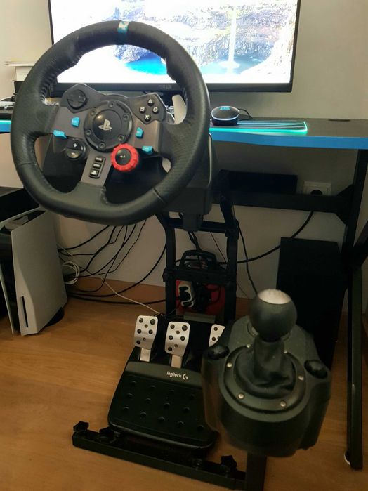 Volante Logitech G29 com suporte.
