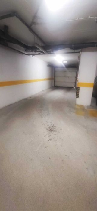 1 Lugar de Garagem para arrendar na Linda-a-Pastora - Nova Queijas, Carnaxide e Queijas. Em frente à Rua Cesario verde