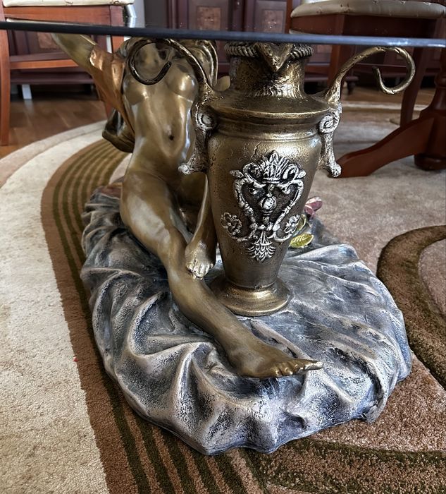 Журнальний столик