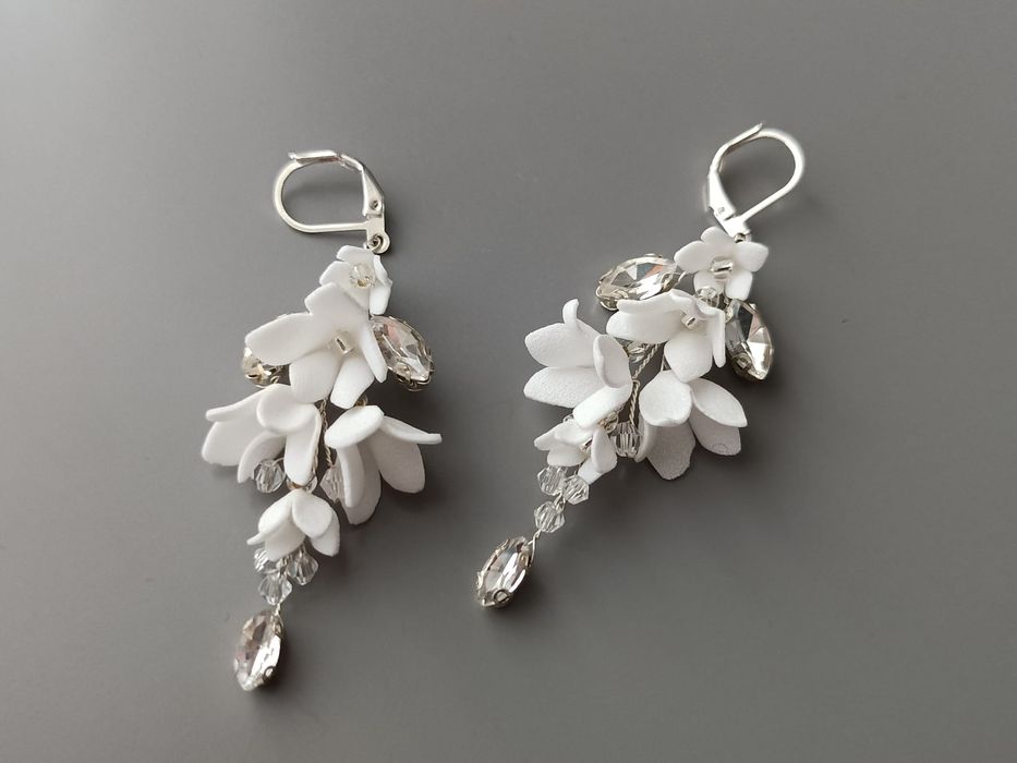 Grzebyk i kolczyki ślubne w bieli i srebrze