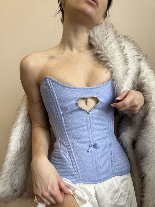 Корсет з вирізом серця