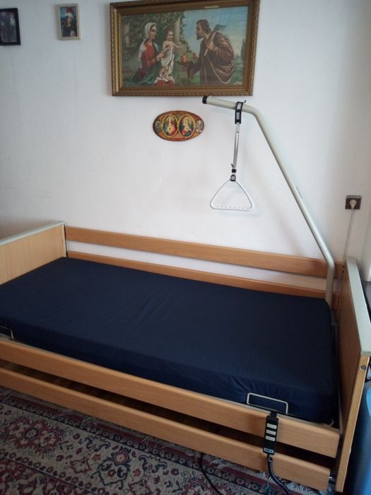 Łóżko rehabilitacyjne sterowane pilotem. Montaż. Transport
