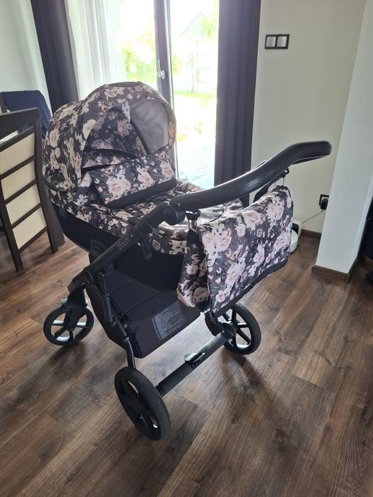 Piekny wózek 2 w 1