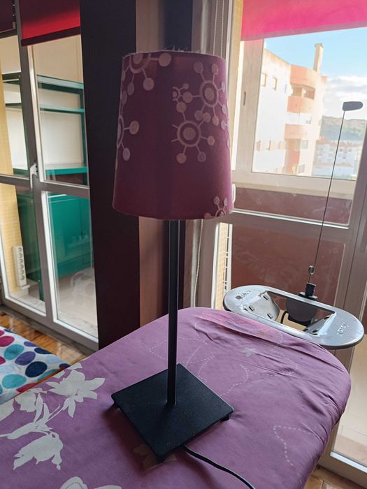 Candeeiro de Mesa Ikea com abajur Roxo e Lilás