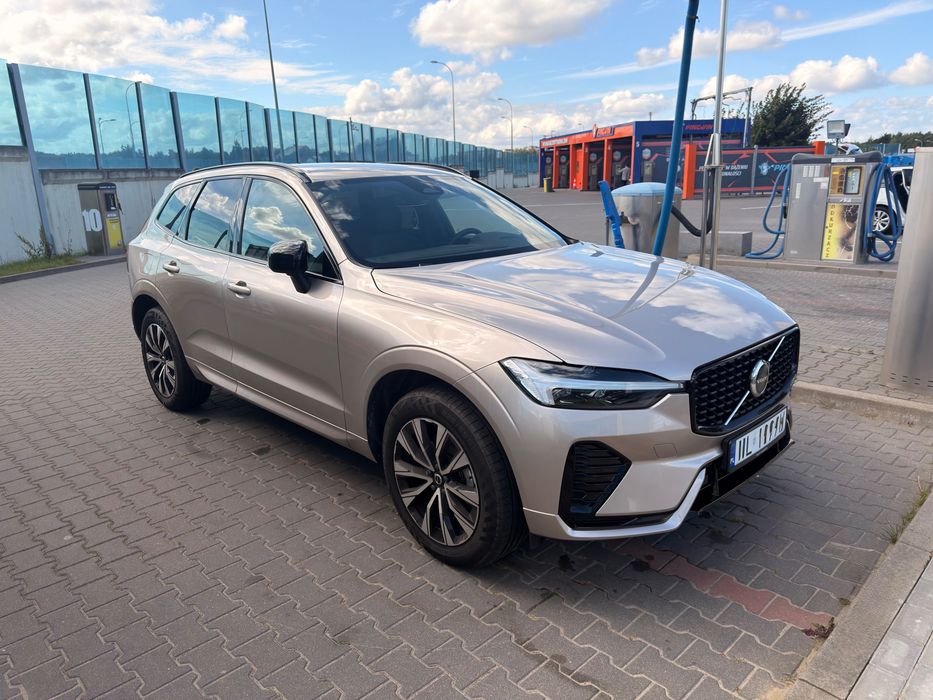 Wynajem Luksusowe VOLVO XC60 B5 AWD 2024r 2.0 Benzyna 250KM 4x4